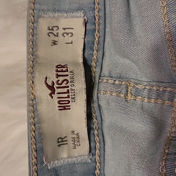 Distressed Jean's - Picture 3 of 5
